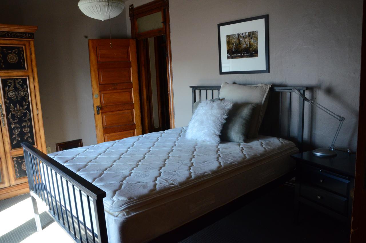 Off Broadway B & B DEN Dış mekan fotoğraf